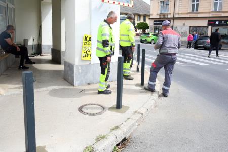 POSTAVITEV NOVIH KOLIČKOV PRED PREHODOM 04 FOTO LJUBO VUKELIČ